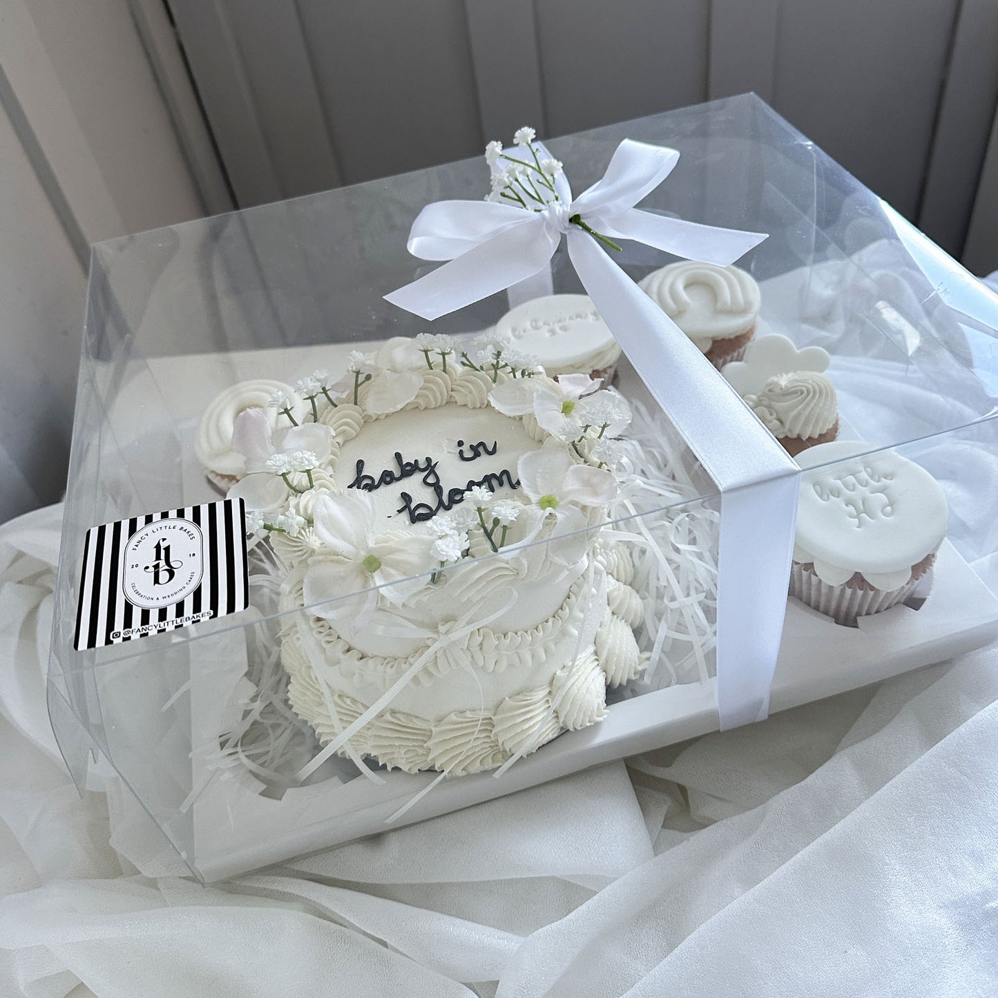 Fancy Little Mini Cake & 6 Cupcakes